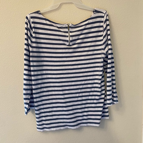 Basic J Crew tee - Picture 5 of 6